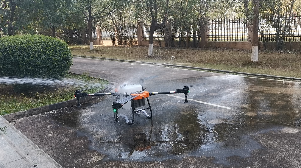 Sinochip植保無人機(jī)防水測試